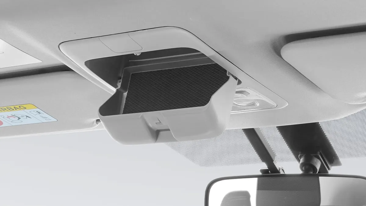 toyota-my-hiace-Interior-sunglas