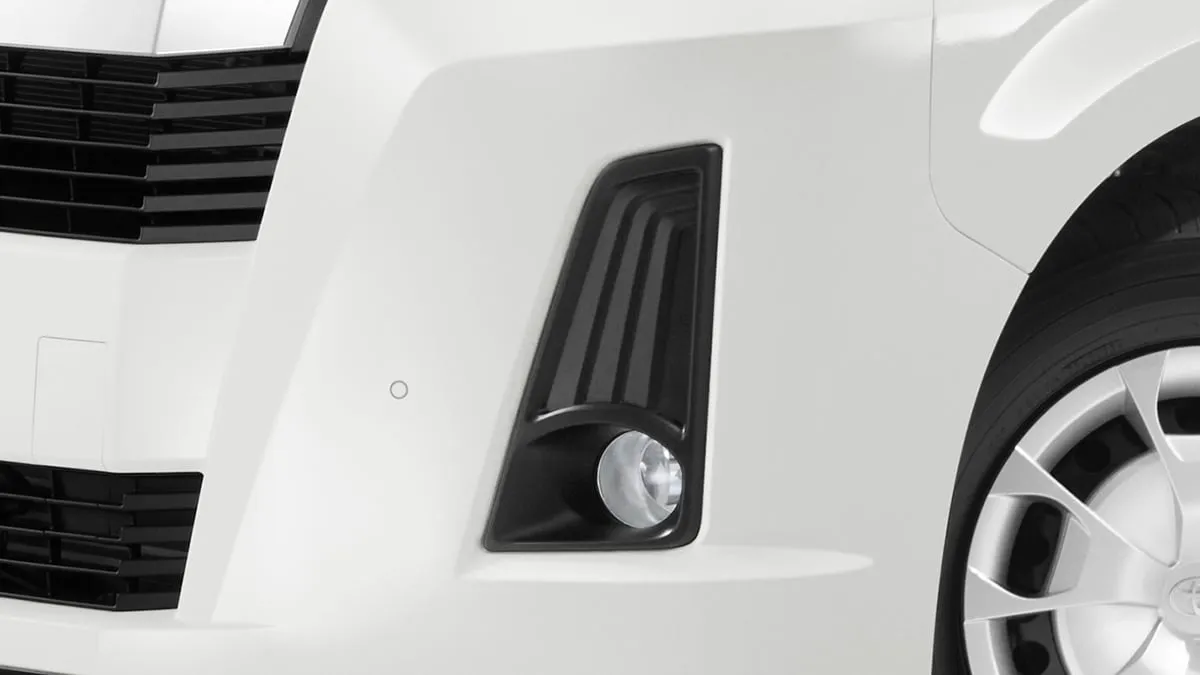 toyota-my-hiace-exterior-halogen