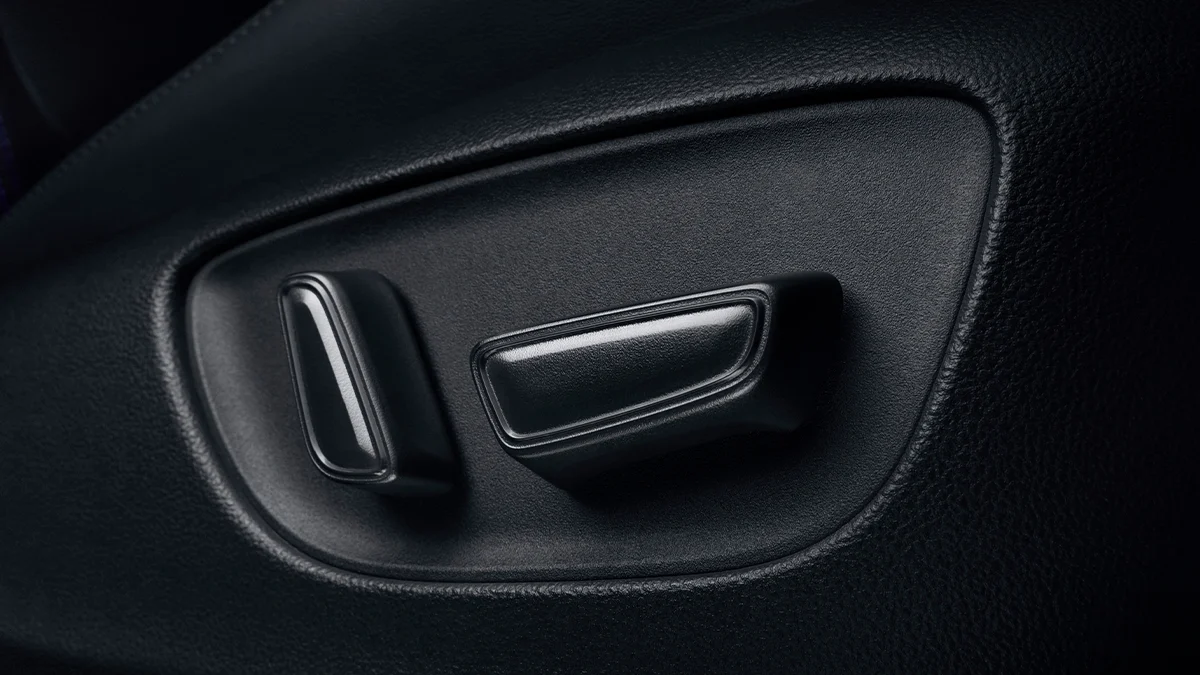 driver-seat-with-8-way-power-adjuster